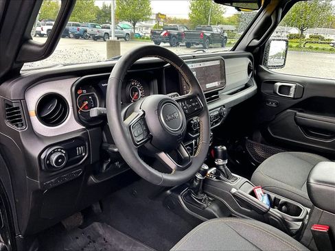 Used 2024 Jeep Wrangler Unlimited Sport AWD/4WD image 8