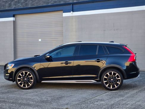 Used 2016 Volvo V60 T5 Cross Country w/ Convenience Package AWD/4WD image 5