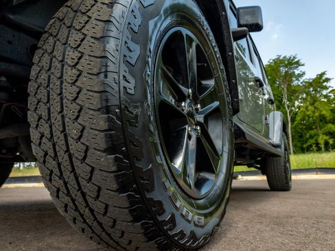 Used 2022 Jeep Wrangler Unlimited Sahara AWD/4WD image 10