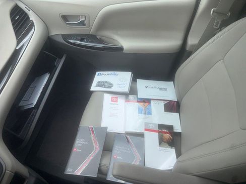 Used 2020 Toyota Sienna XLE w/ XLE Navigation Package image 28