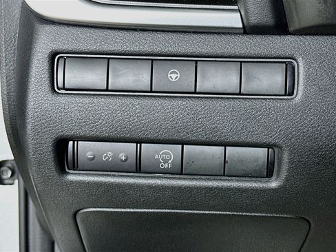 Used 2023 Nissan Rogue SV AWD/4WD image 17