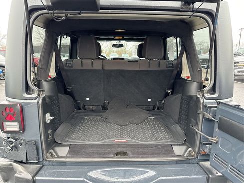 Used 2016 Jeep Wrangler Unlimited Sahara w/ Connectivity Group image 22