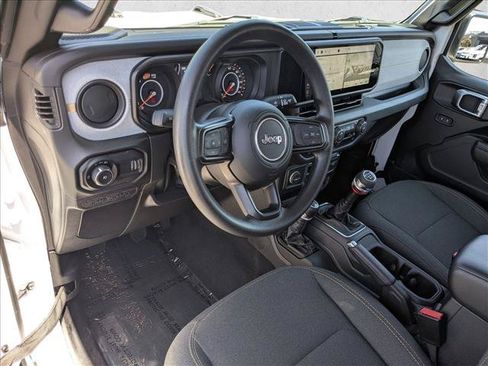 Used 2025 Jeep Wrangler Sport AWD/4WD image 10