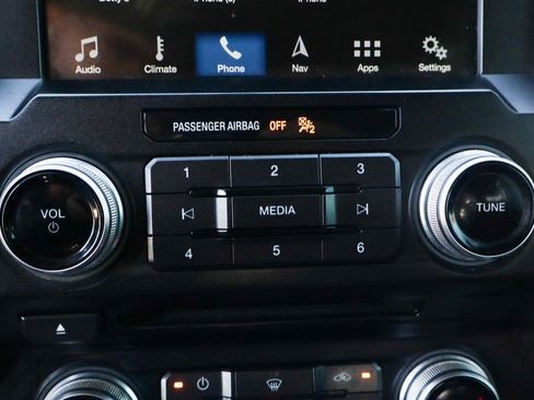 Used 2018 Ford F150 Lariat w/ Equipment Group 502A Luxury AWD/4WD image 36