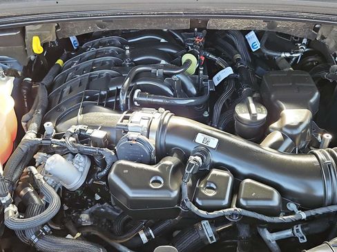 Used 2025 Jeep Grand Cherokee L Limited w/ Black Appearance Package RWD image 13