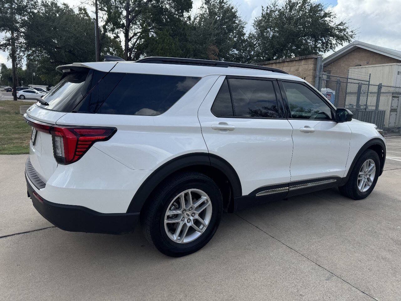 Used 2025 Ford Explorer Active RWD image 15