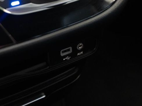 Used 2020 Chrysler Pacifica Touring w/ S Appearance Package FWD image 27