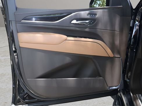 Used 2021 Cadillac Escalade Sport w/ LPO, ONYX Package AWD/4WD image 10