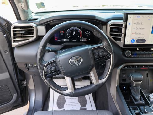 Used 2024 Toyota Tundra Limited AWD/4WD image 45