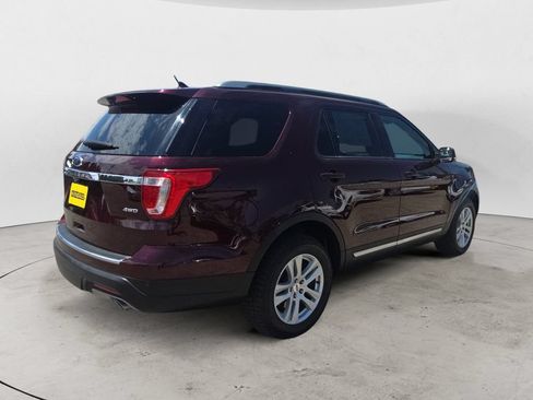 Used 2018 Ford Explorer XLT w/ Equipment Group 202A AWD/4WD image 5