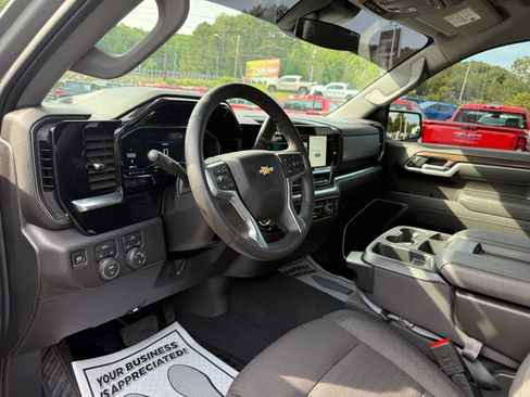 Used 2025 Chevrolet Silverado 1500 LT AWD/4WD image 13