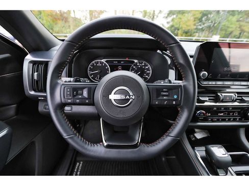 Used 2025 Nissan Pathfinder Rock Creek image 14