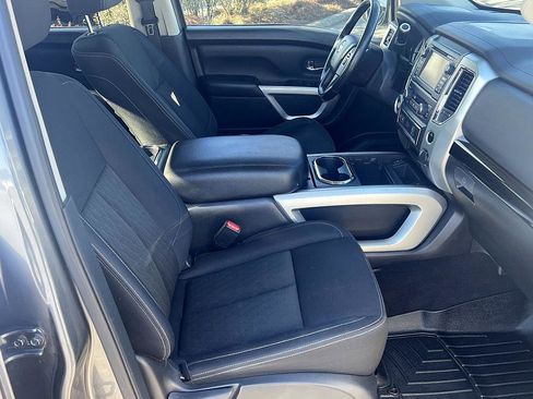 Used 2018 Nissan Titan SV w/ SV Convenience Package image 17