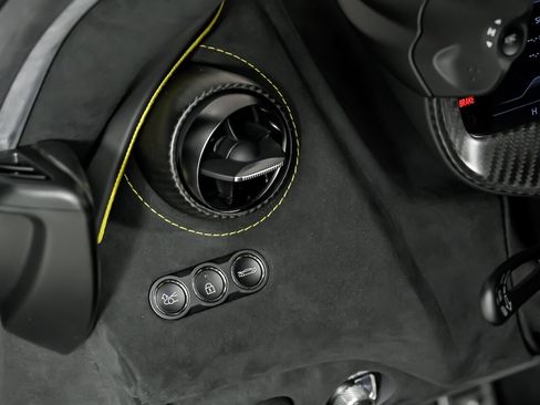 Used 2024 McLaren 750S Spider RWD image 27