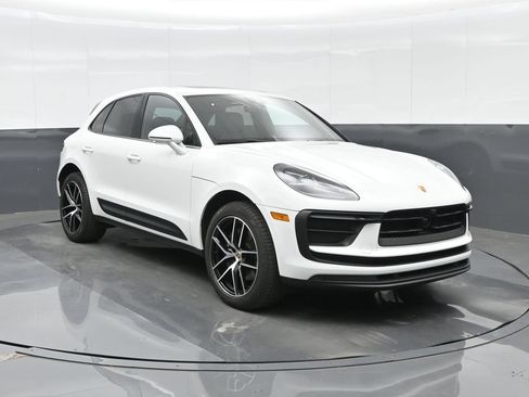 Certified 2023 Porsche Macan AWD/4WD image 11