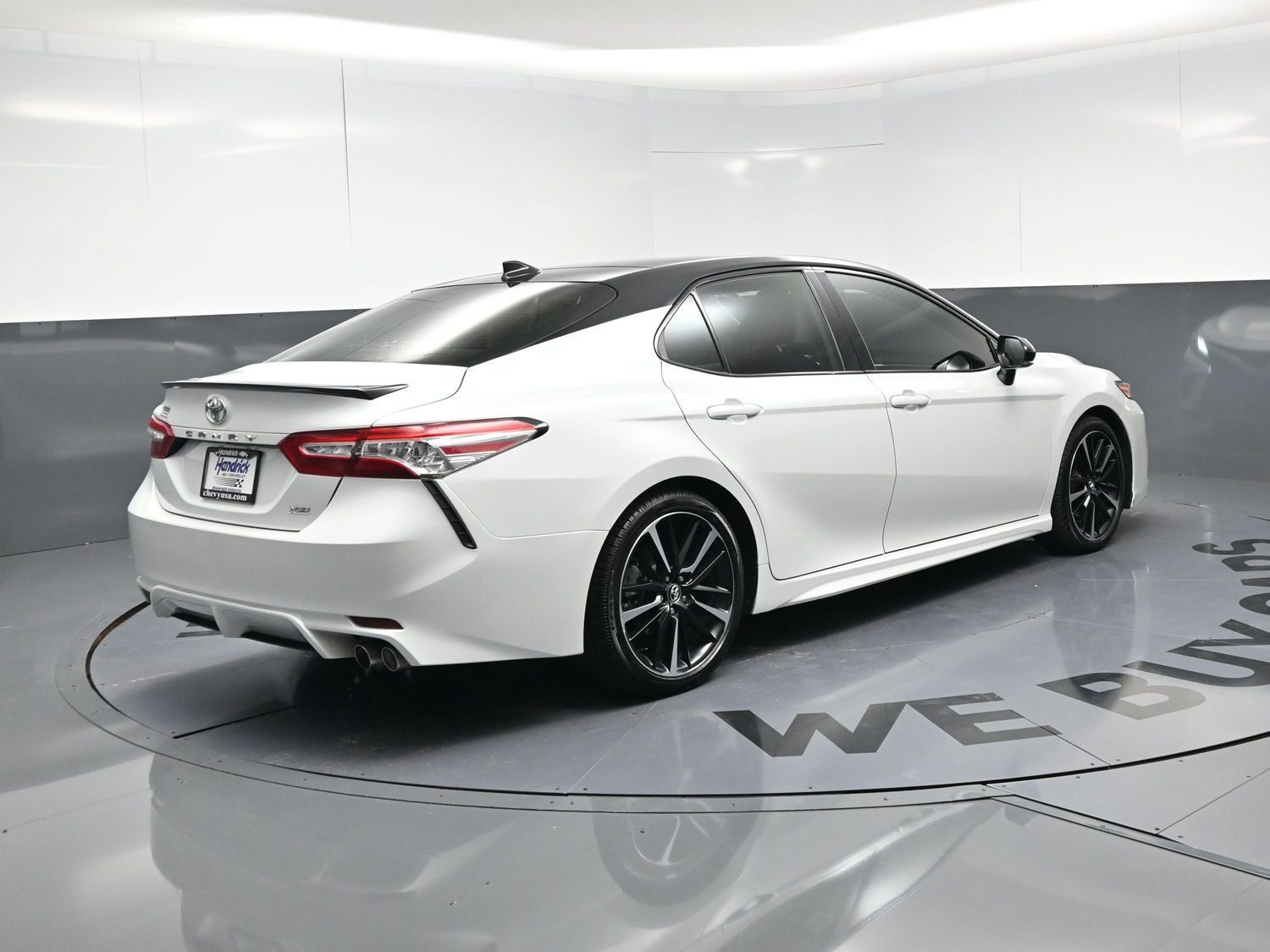 Used 2020 Toyota Camry XSE FWD image 9
