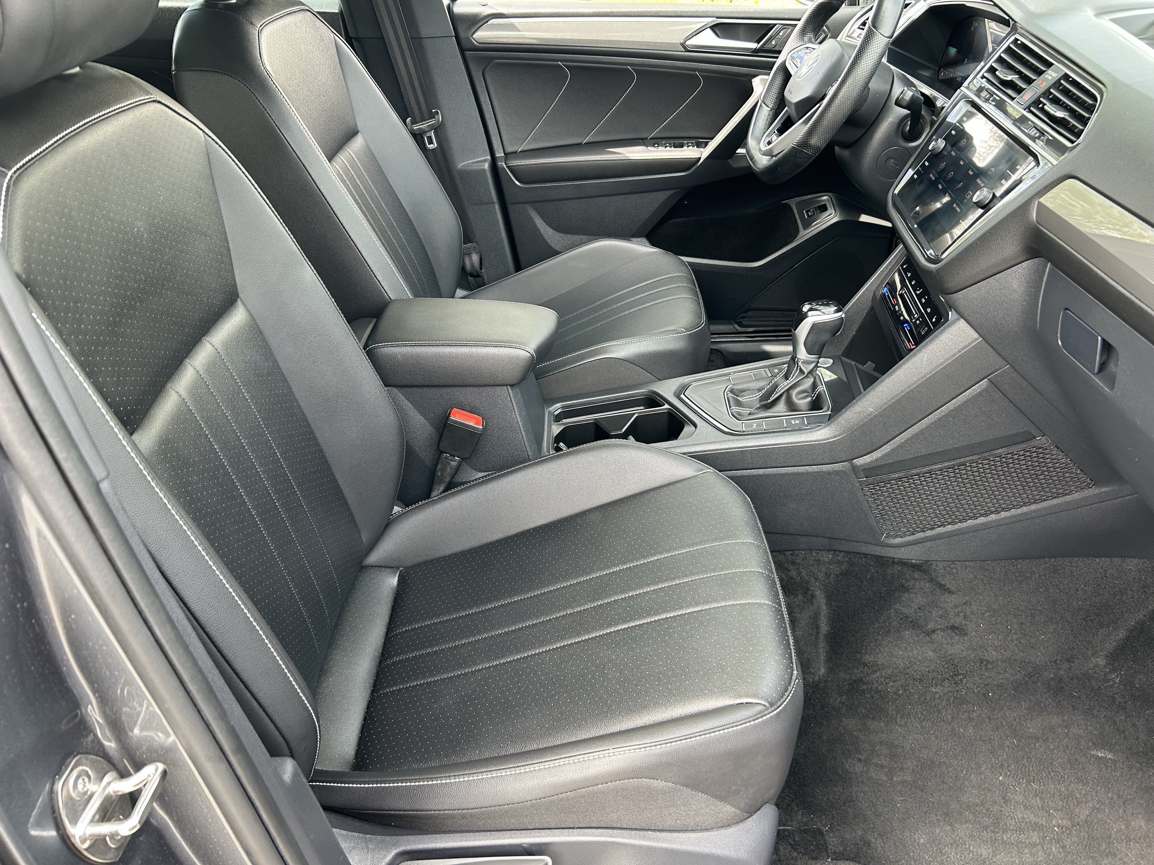 Used 2024 Volkswagen Tiguan SE R-Line FWD image 10