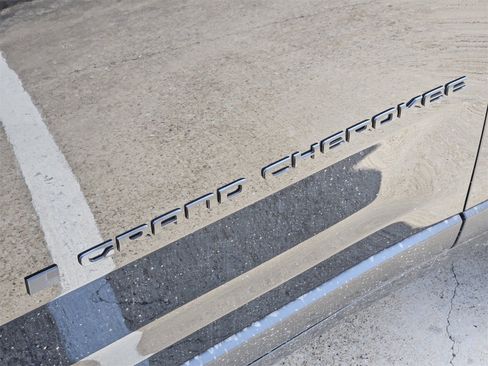 New 2025 Jeep Grand Cherokee Altitude image 11