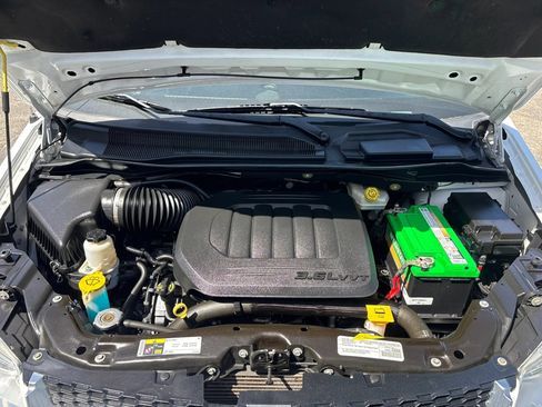 Used 2019 Dodge Grand Caravan SE w/ UConnect Hands-Free Group FWD image 66