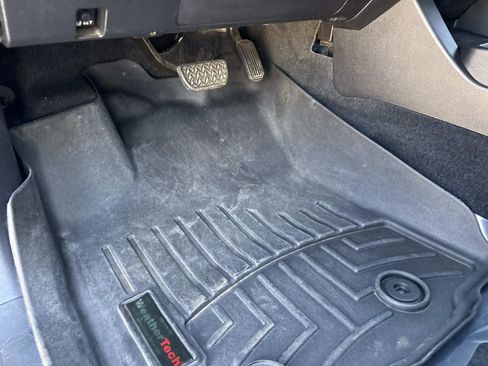 Used 2019 Toyota Tacoma TRD Sport w/ Technology Package image 15