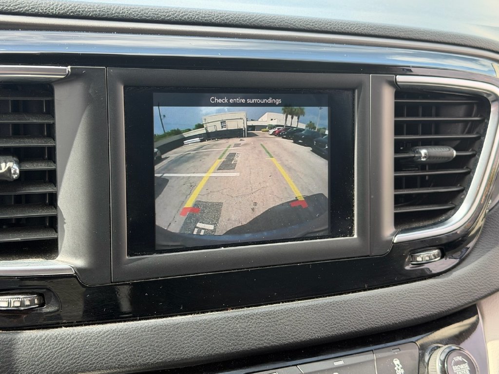 Used 2020 Chrysler Pacifica Touring-L w/ Tire & Wheel Group FWD image 22