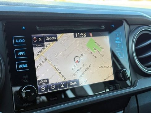 Used 2018 Toyota Tacoma TRD Off-Road image 25