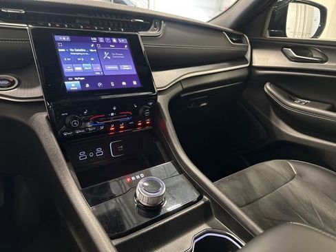 Used 2024 Jeep Grand Cherokee L Altitude image 23