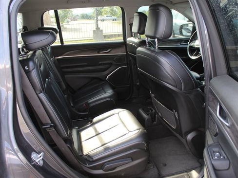 Used 2022 Jeep Grand Cherokee L Limited w/ MOPAR Finishing Package AWD/4WD image 15