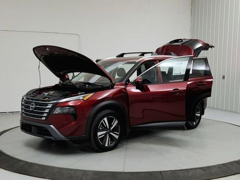 Used 2024 Nissan Rogue SL w/ SL Premium Package image 11