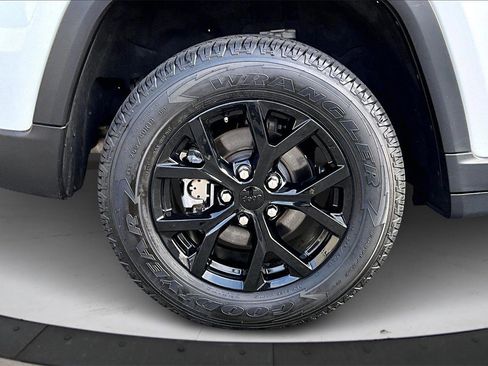 Used 2024 Jeep Grand Cherokee Altitude image 34