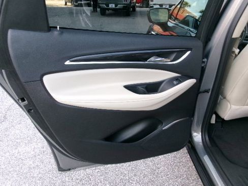 Used 2019 Buick Enclave Essence image 17