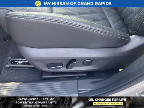 New 2026 Nissan Rogue Platinum image 14