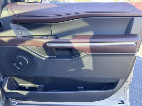 Used 2024 Ford Expedition Limited image 32