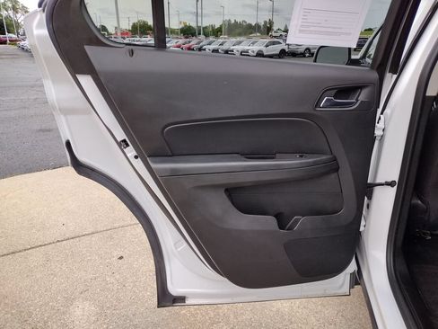 Used 2017 Chevrolet Equinox LT w/ Convenience Package AWD/4WD image 11