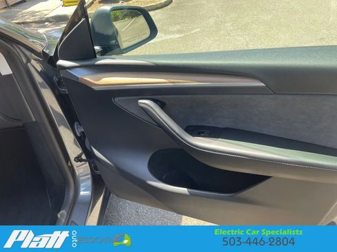 Used 2023 Tesla Model Y Long Range AWD/4WD image 48