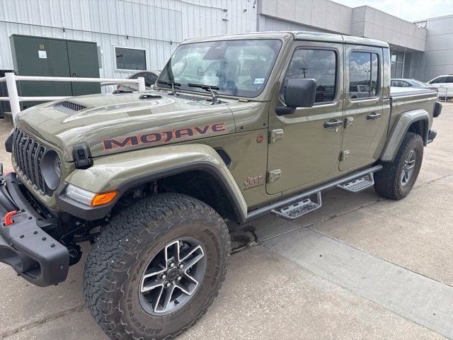 Used 2026 Jeep Gladiator Mojave AWD/4WD image 1