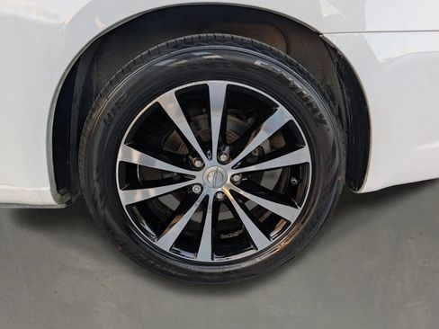 Used 2012 Chrysler 200 S FWD image 32