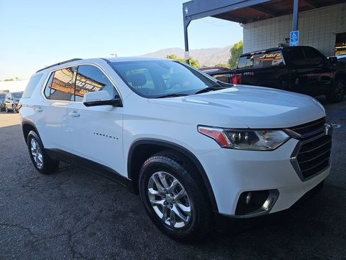 Used 2020 Chevrolet Traverse LT FWD image 2