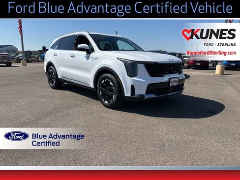 Used 2024 Kia Sorento S image 1
