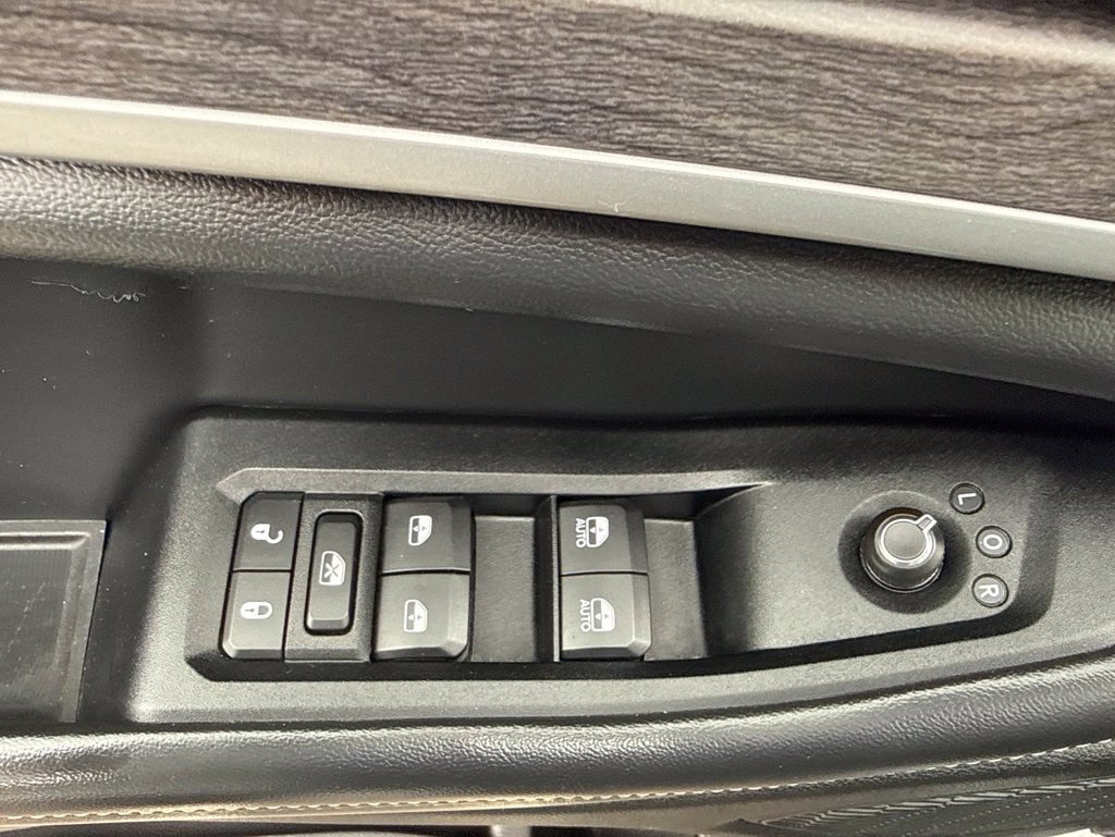Used 2023 Jeep Grand Cherokee L Limited AWD/4WD image 28