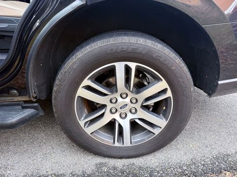 Used 2024 Ford Expedition Limited image 17