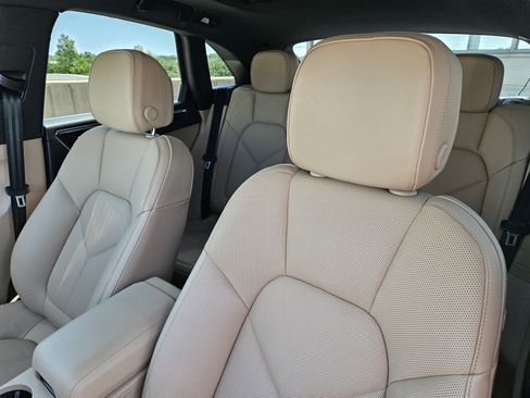 Certified 2026 Porsche Macan AWD/4WD image 6