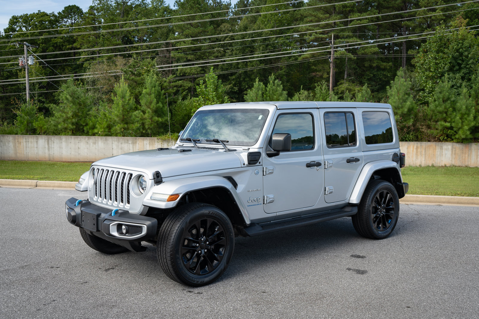 Used 2023 Jeep Wrangler Unlimited Sahara w/ Cold Weather Group AWD/4WD image 3