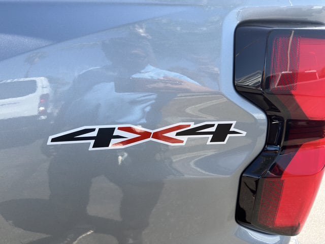 Used 2024 Chevrolet Colorado LT w/ LT Convenience Package III AWD/4WD image 44