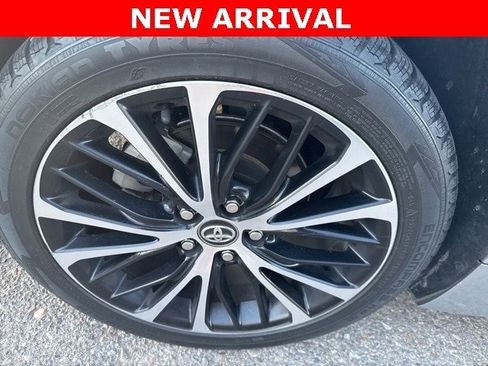 Used 2020 Toyota Camry SE image 9