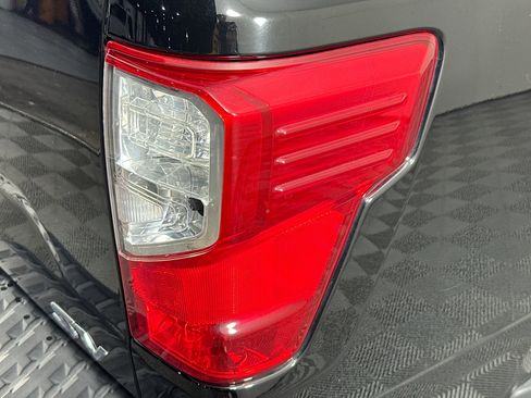 Used 2020 Nissan Titan SV w/ SV Convenience Package image 33