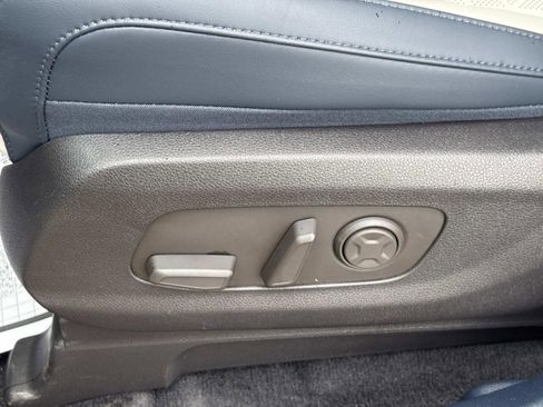 New 2026 Kia Carnival EX FWD image 21