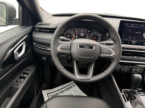 New 2026 Jeep Compass Latitude image 12