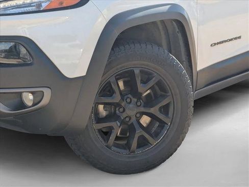 Used 2017 Jeep Cherokee Trailhawk image 23