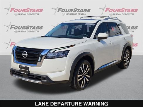 Used 2024 Nissan Pathfinder Platinum image 9